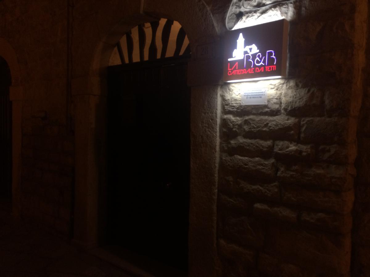 Bed and Breakfast La Cattedrale Dai Tetti Trani Exterior foto