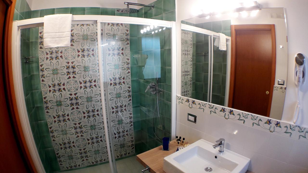 Bed and Breakfast La Cattedrale Dai Tetti Trani Exterior foto